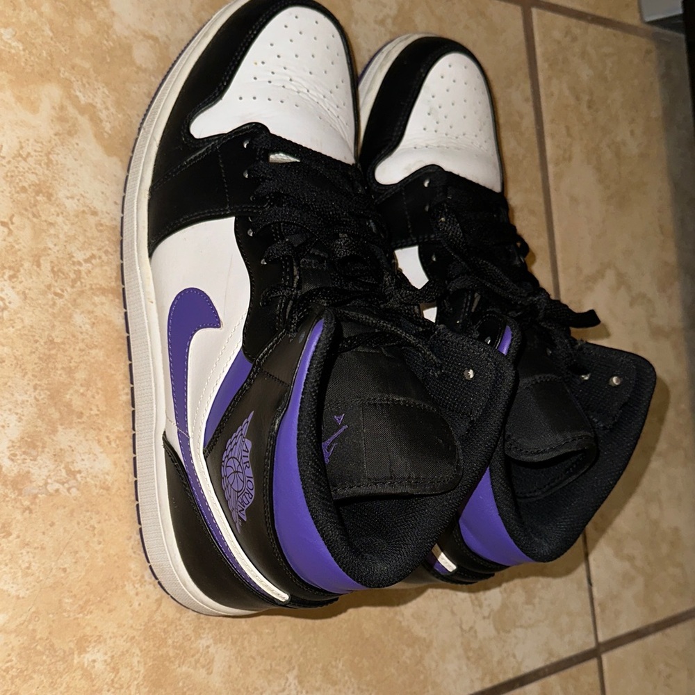 Jordan Sneakers Black White Purple
